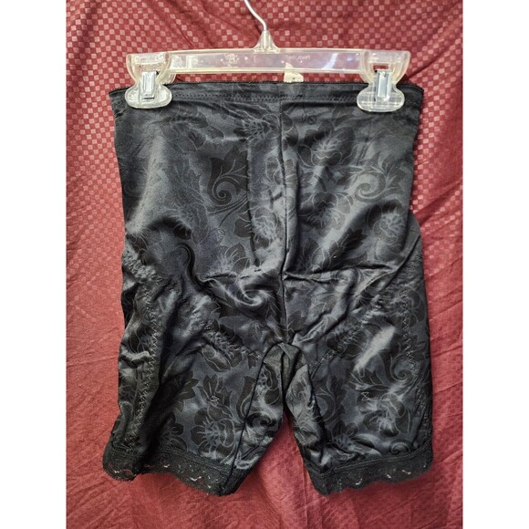 Breezies Women's Black&White Seamless Smoothing Mid-Thigh Short Set of 3 Size M - Picture 3 of 9